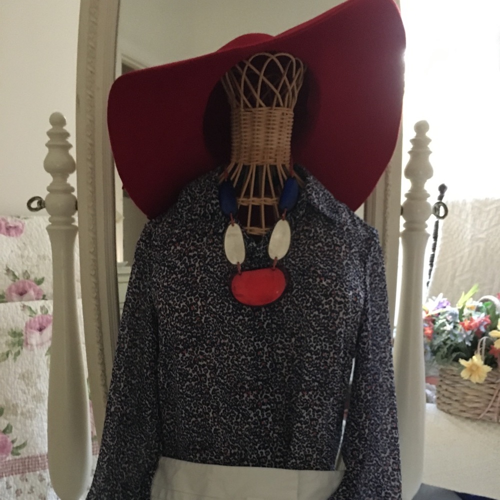 Jessica Simpson Peek-a-boo open back blouse